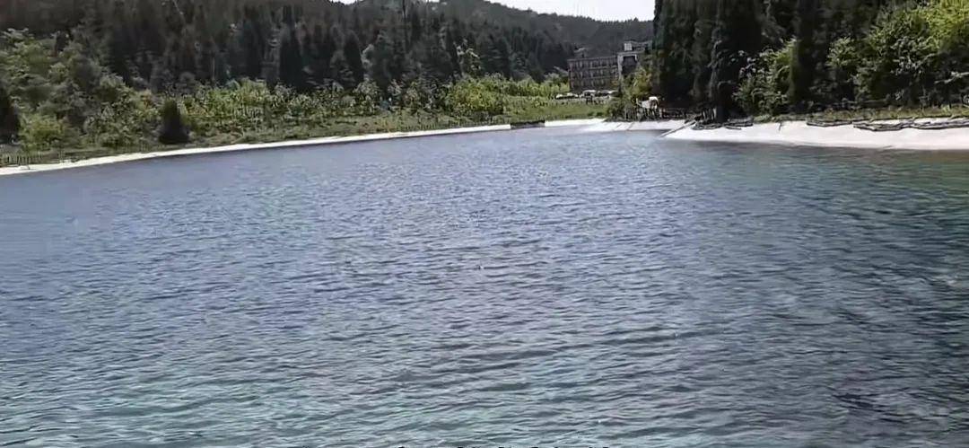 重慶武陵山天池底部為304不銹鋼？景區(qū)回應(yīng):304不銹鋼