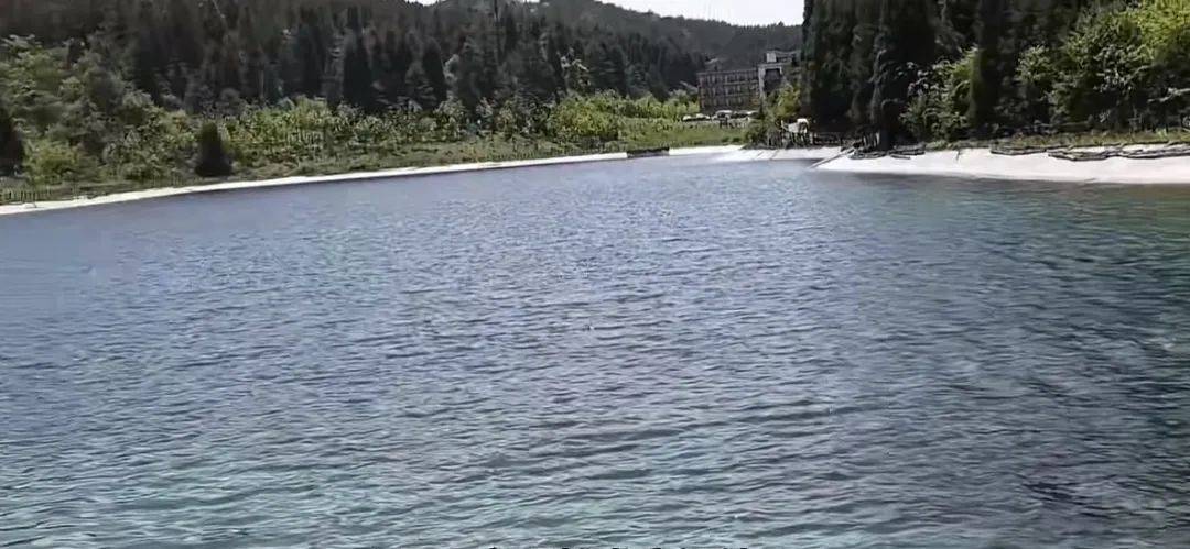 武陵山天池底為304不銹鋼<strong></p>
<p>304不銹鋼</strong>？景區(qū)最新回應(yīng):304不銹鋼